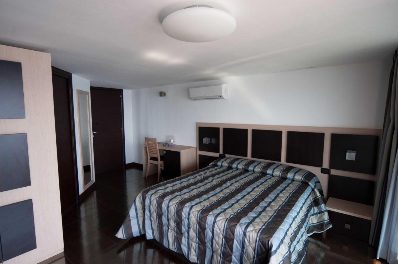 Hotel Ristorante Centosedici Terracina Cameră foto